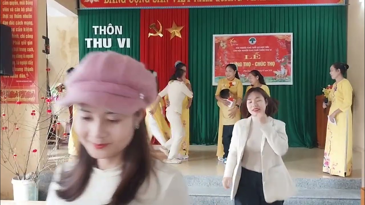 Năm mới đi chűc thọ ông Bà
