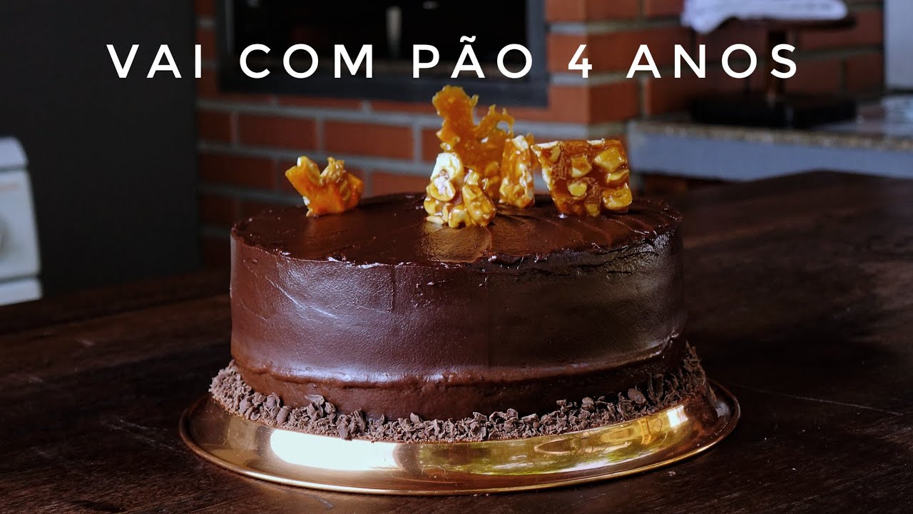 Bolo Mousse de Chocolate com Caramelo salgado e Pralinê | Aniversário de 4 anos