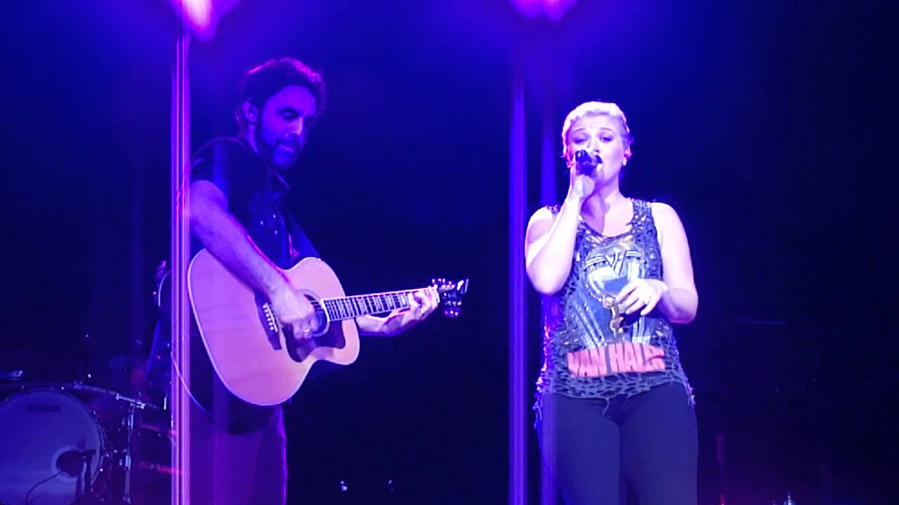 Kelly Clarkson - Stand By Your Man - Noblesville 9/2/12