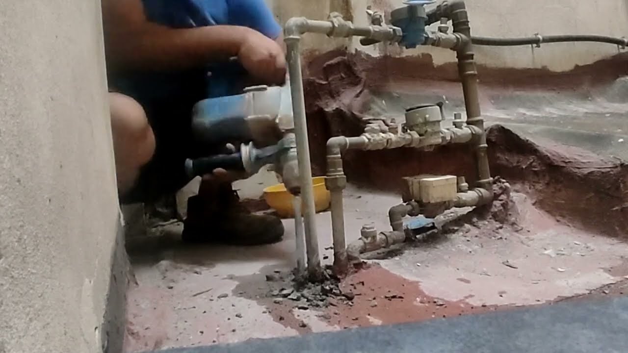 riparazione perdita acqua su tubo zincato