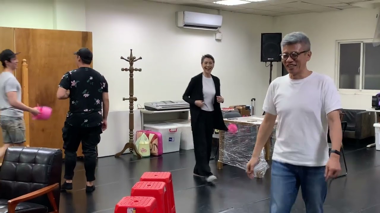 跟著佩霞《倒垃圾》 ft.全民大劇團