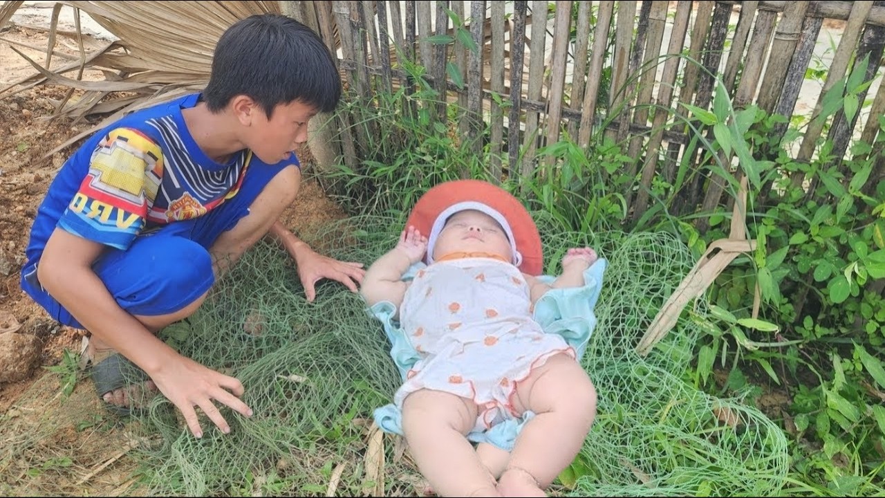 The highland boy helps the child find her mother.
