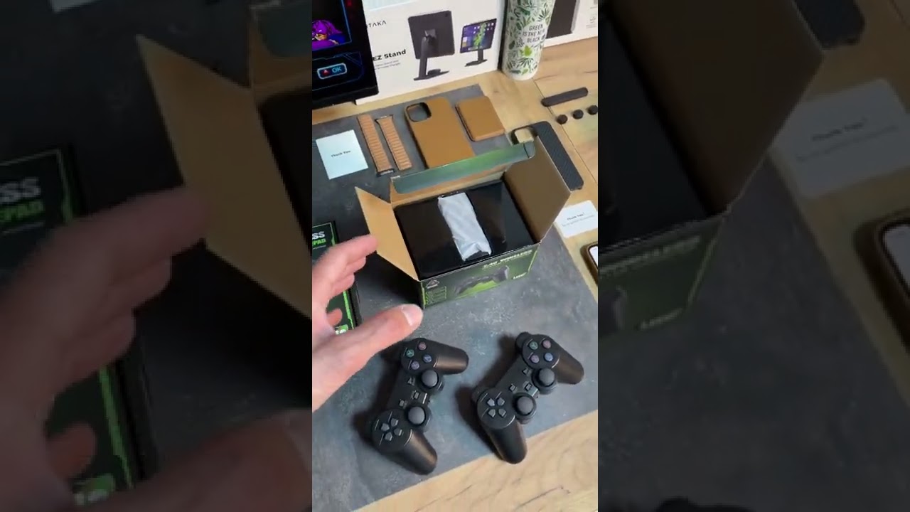Игровая консоль 4K Ultra HD Gamestick 32/64GB , 10000 встроенных игр + 2 беспроводных геймпада /Топ/