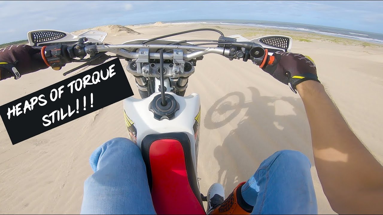 CLAPPED OUT XR600 PULLING AWAY FROM MODERN BIKES