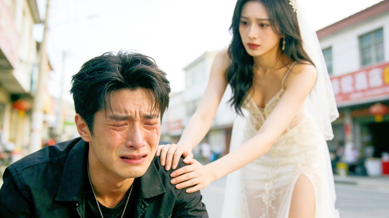 Pretending to be lame, she dances for old flame, he’s heartbroken.#250112xfB2
