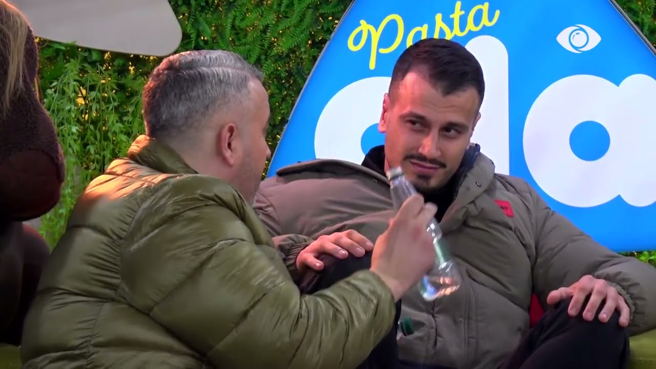 “Je një derrkuc i vogël i shëmtuar”/ Angelo debaton ashpër me Rogertin