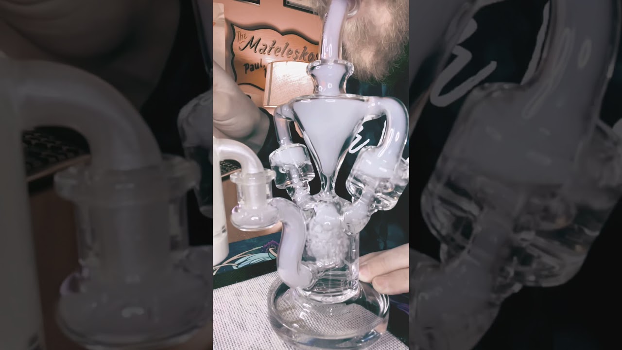 Function Shot of the Monark Dab Rig #dabs #clouds #dabbing #function #monark #slomo #cannabis
