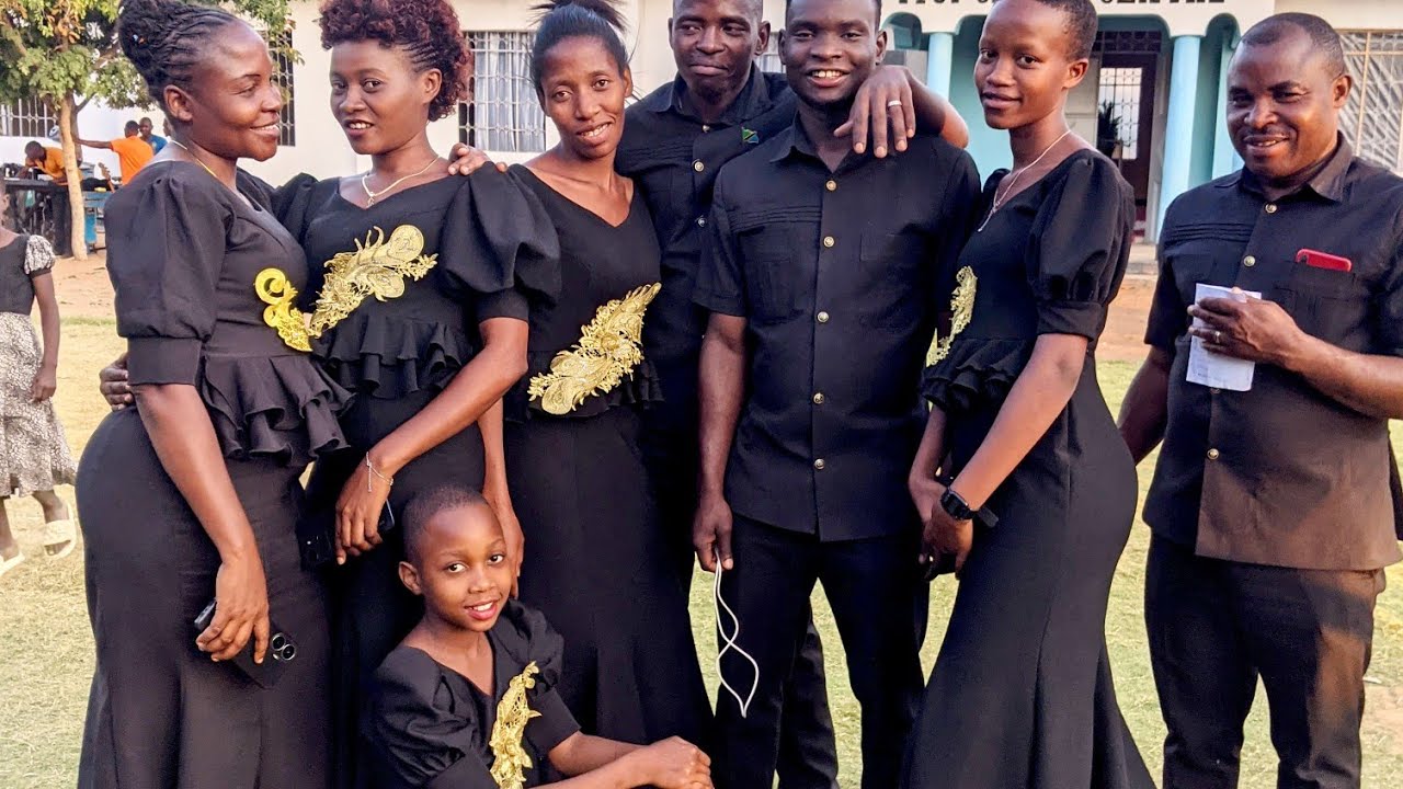 SAYUNI CHOIR FPCT MKOLANI-MWANZA KWENYE MKUTANO WA NJILI KANISA LA FPCT SHALOM CENTRE NKINGA-TABORA