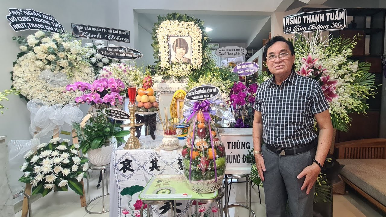 NSND THANH TUẤN KHÓC NGHẸN TRƯỚC LINH CỬU NSƯT THANH KIM HUỆ