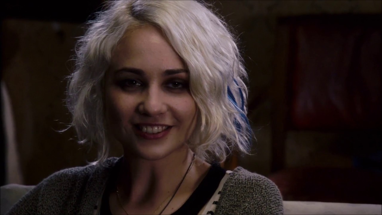 (Sense8) Riley and Capheus's first encounter