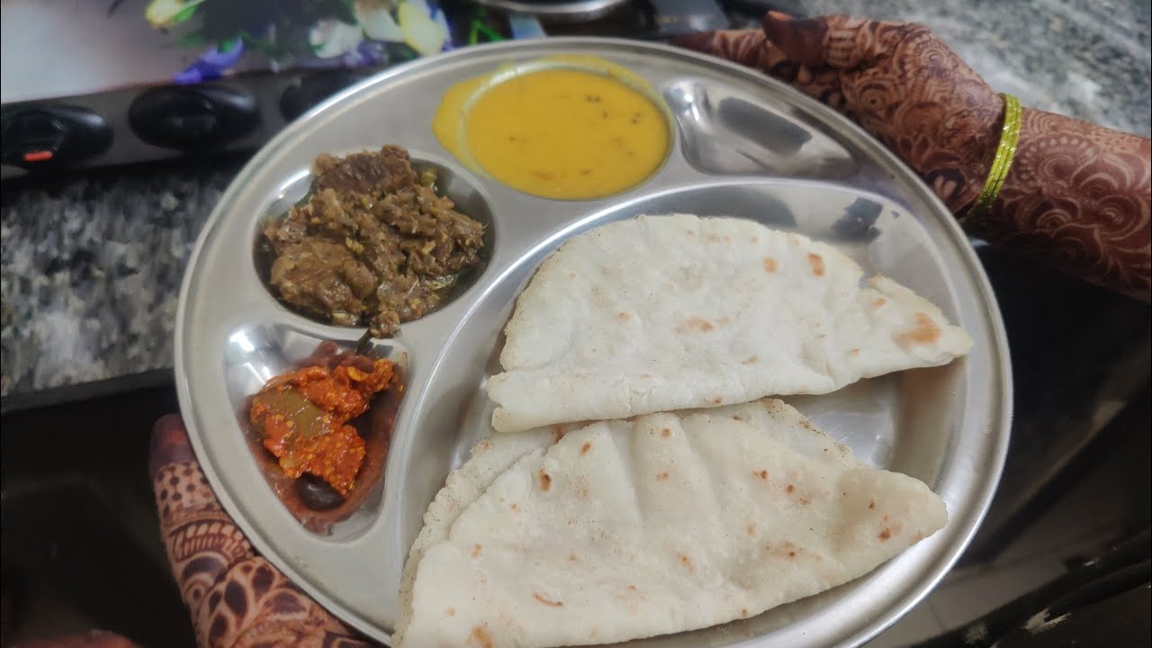 Thecha gosht recipe with bhakri |Nidaskitchen07|