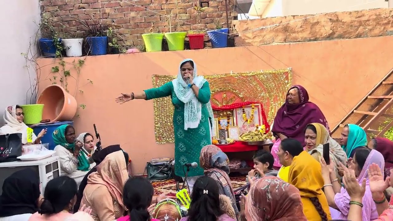 सांवरिया ओ मेरी रंग दे चुनरिया, बीच में लिख दे कृष्ण कन्हैया🙏❣️(8295605918)❣️🙏#bhajan@meenamalik4651