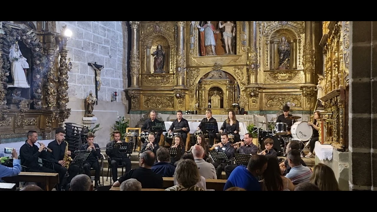 Charrada macoterana por la Escuela de dulzaina y percusión de Macotera