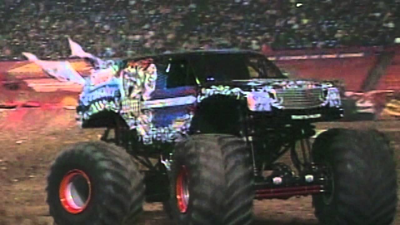 Monster Jam - Lucas Oil Crusader Freestyle in Minneapolis, MN - Dec 7, 2013