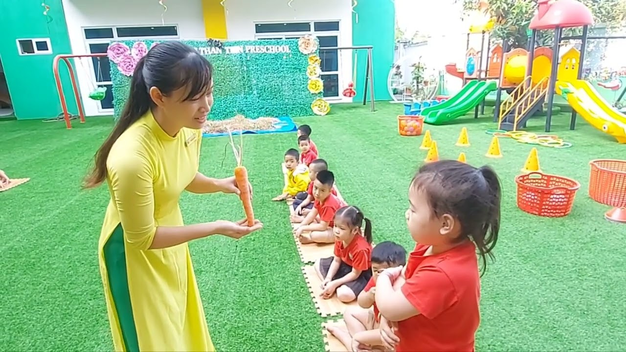 Hoạt động ngoài trời(Chủ đề Nghề nghiệp) - Trường mầm non Tuổi Thần Tiên.
