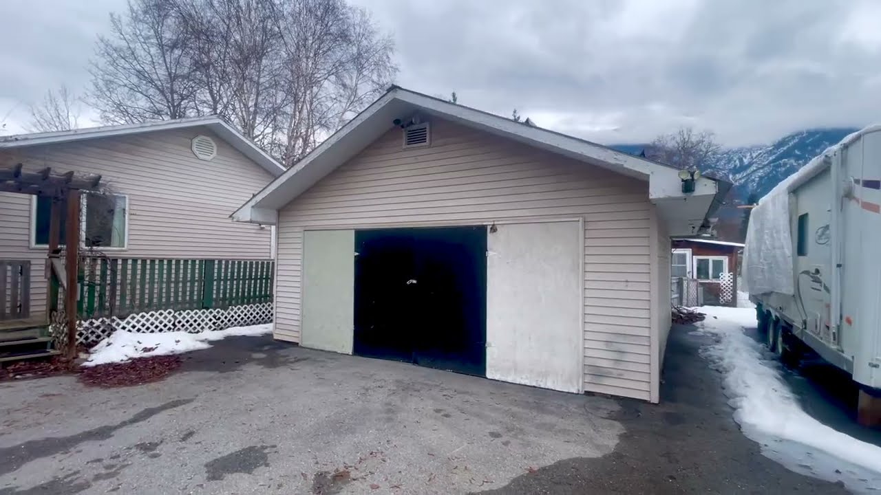 903 Ryter Road West  Golden BC