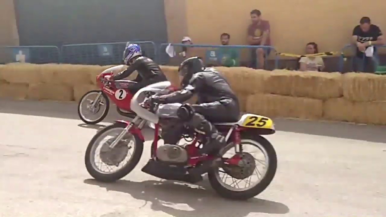 Carrera de motos clásicas 250 en la Algueña 2019