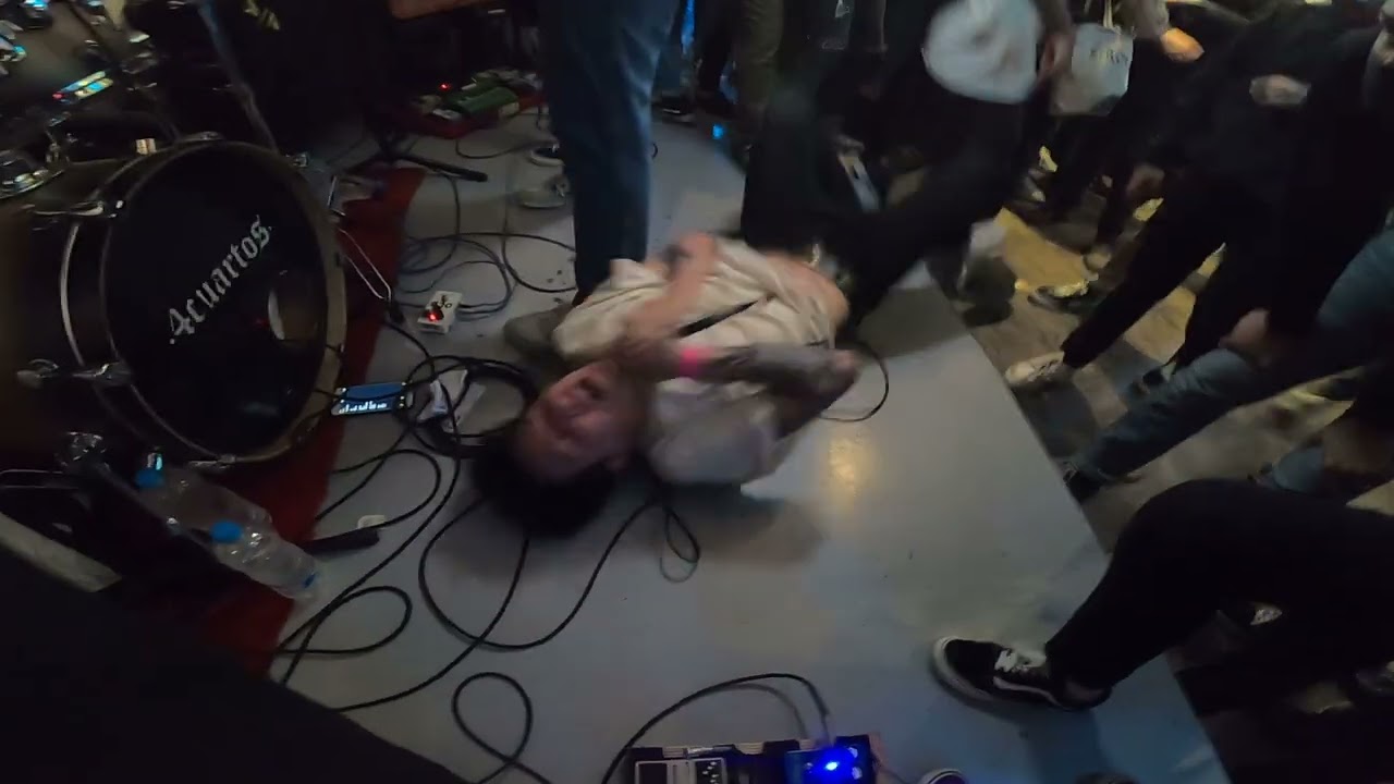 El Maquinista (Hardcore Punk Bogota) - Live Espacio en blanco - 03