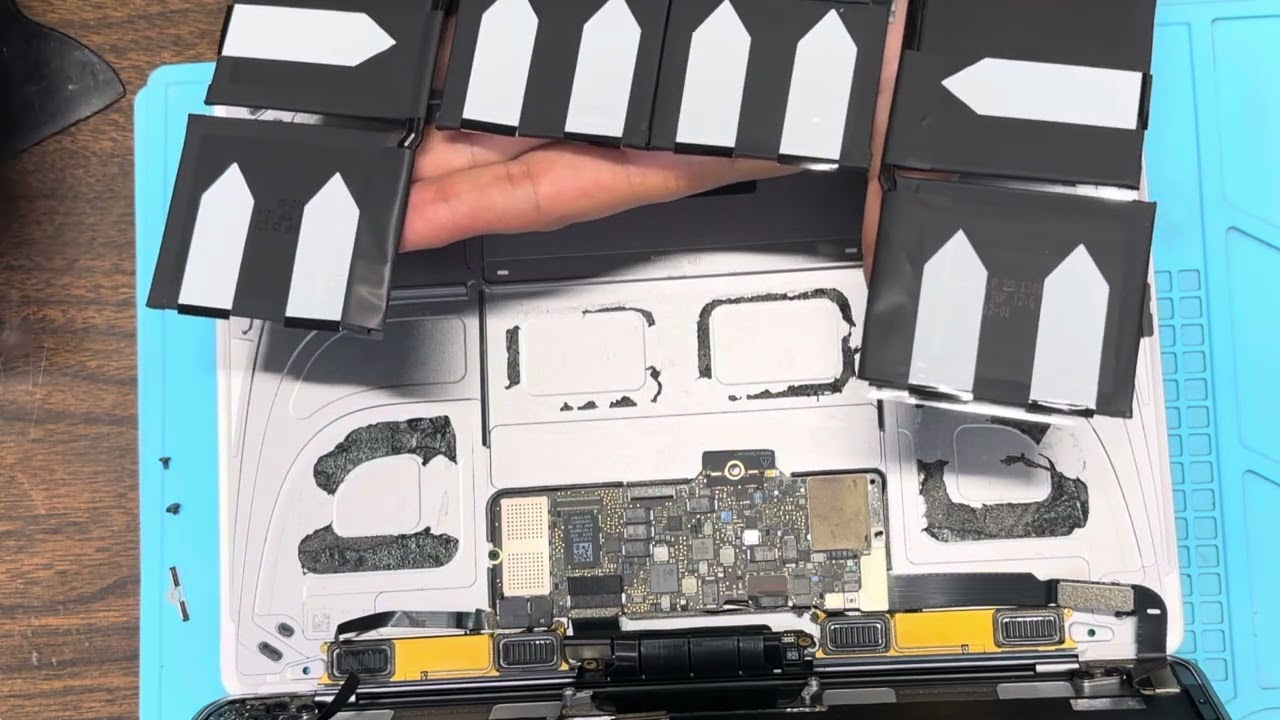 MacBook A1534 12” 2015-2017 Battery Replacement 