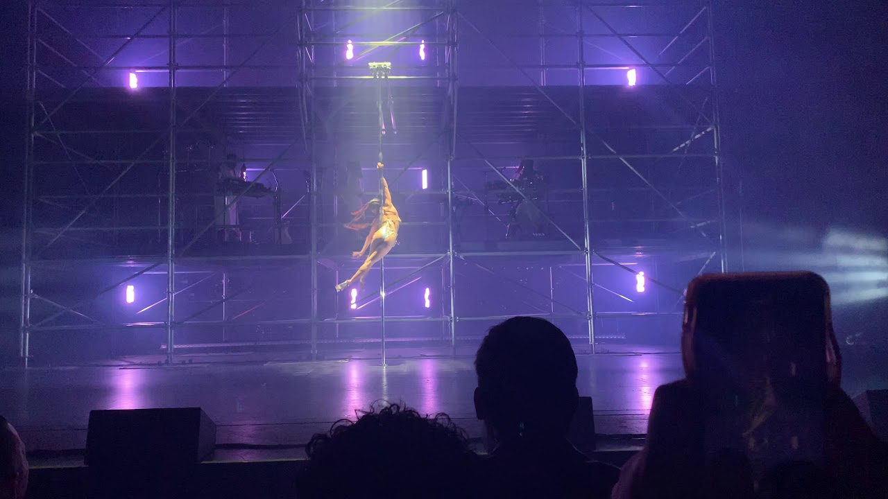 Pole Dancing - FKA Twigs (Live from Kings Theatre 11.21.19)