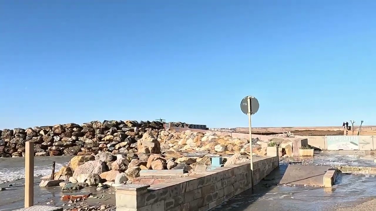 Mareggiata a Marina di Pisa