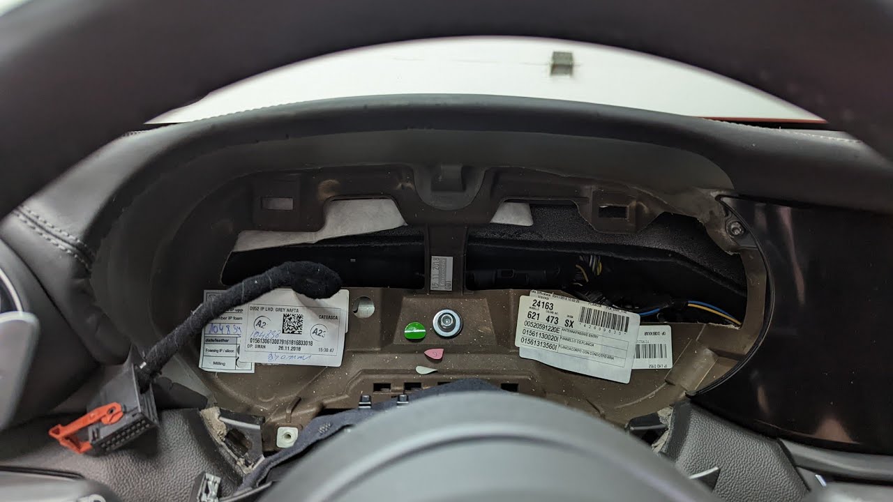 Cluster removal to fix annoying rattle - Alfa Romeo Giulia #alfaromeo #diy