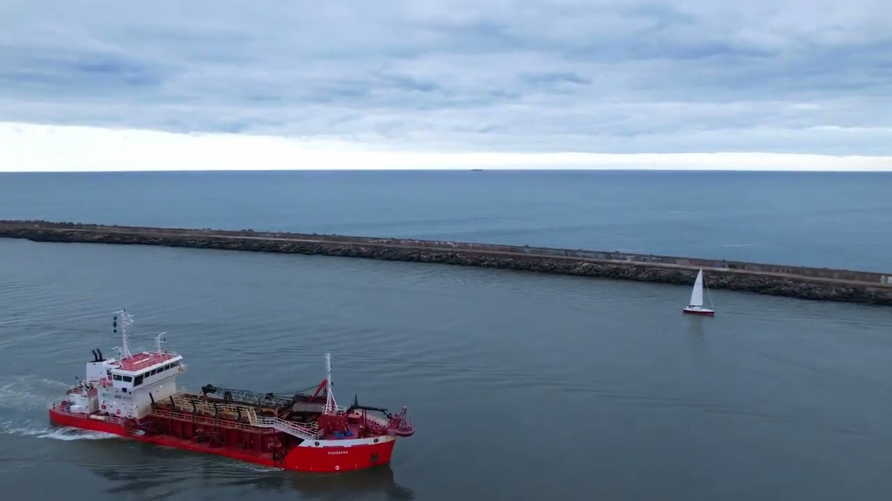 Embouchure de l'Adour, entrée du port de Bayonne.