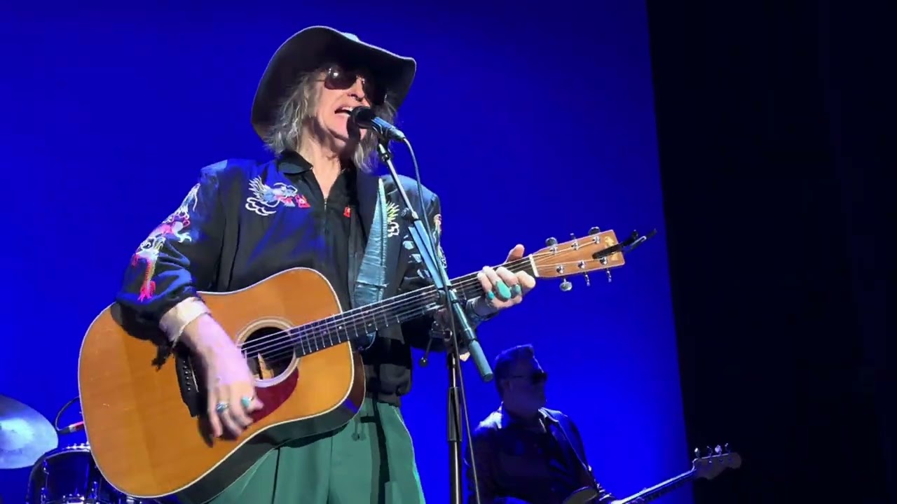 The Waterboys - Haarlem -- FISHERMAN'S BLUES -- Phil - 15 november 2025