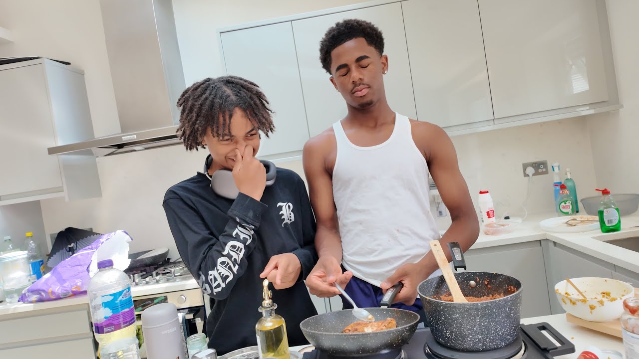 KAI AND KAY HAVE A COOK OFF! *some very questionable dishes   😂😩