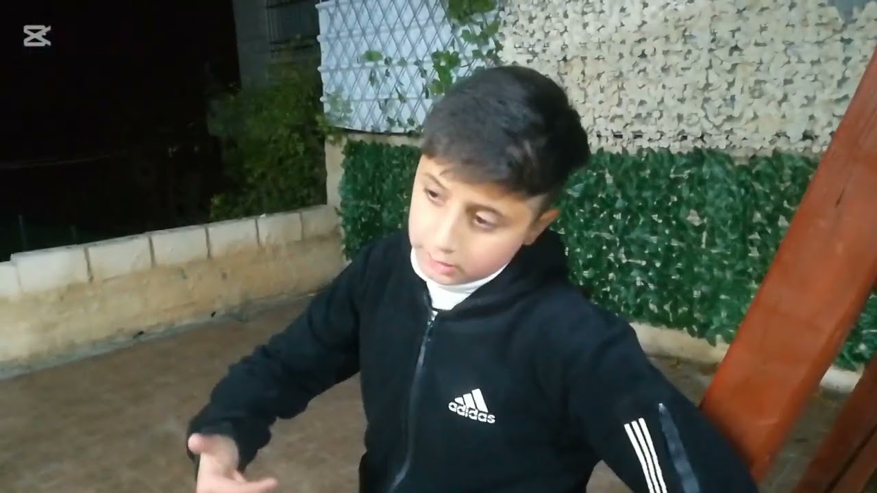 لاعب عمرو ضد ٣ لاعبين