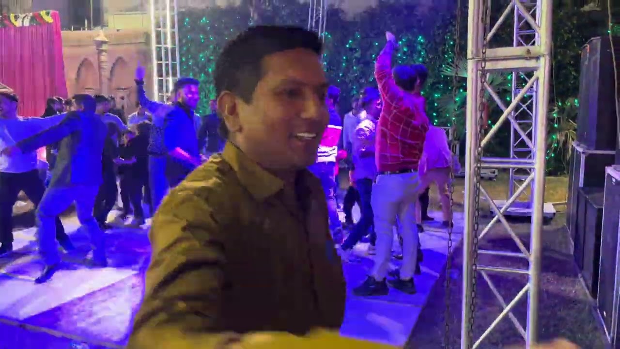 भाइयो के साथ ताबड़ तोड़ डांस…🕺🔥😂🤣 @aadeshputha2.0  @diveshkumar1687  @navneet__06  #dance