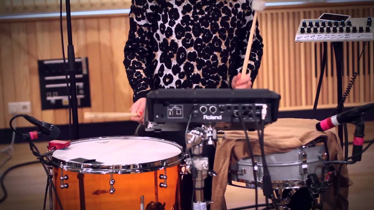 Studio Brussel: Warpaint - Love is to die (live)