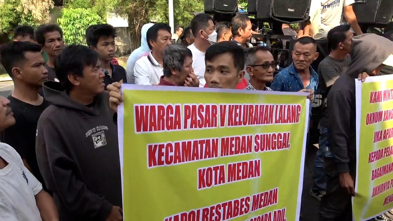 Tuntut 5 Tersangka Pengrusakan Ditahan, Warga Pasar V Kelurahan Lalang Demo di Polrestabes Medan