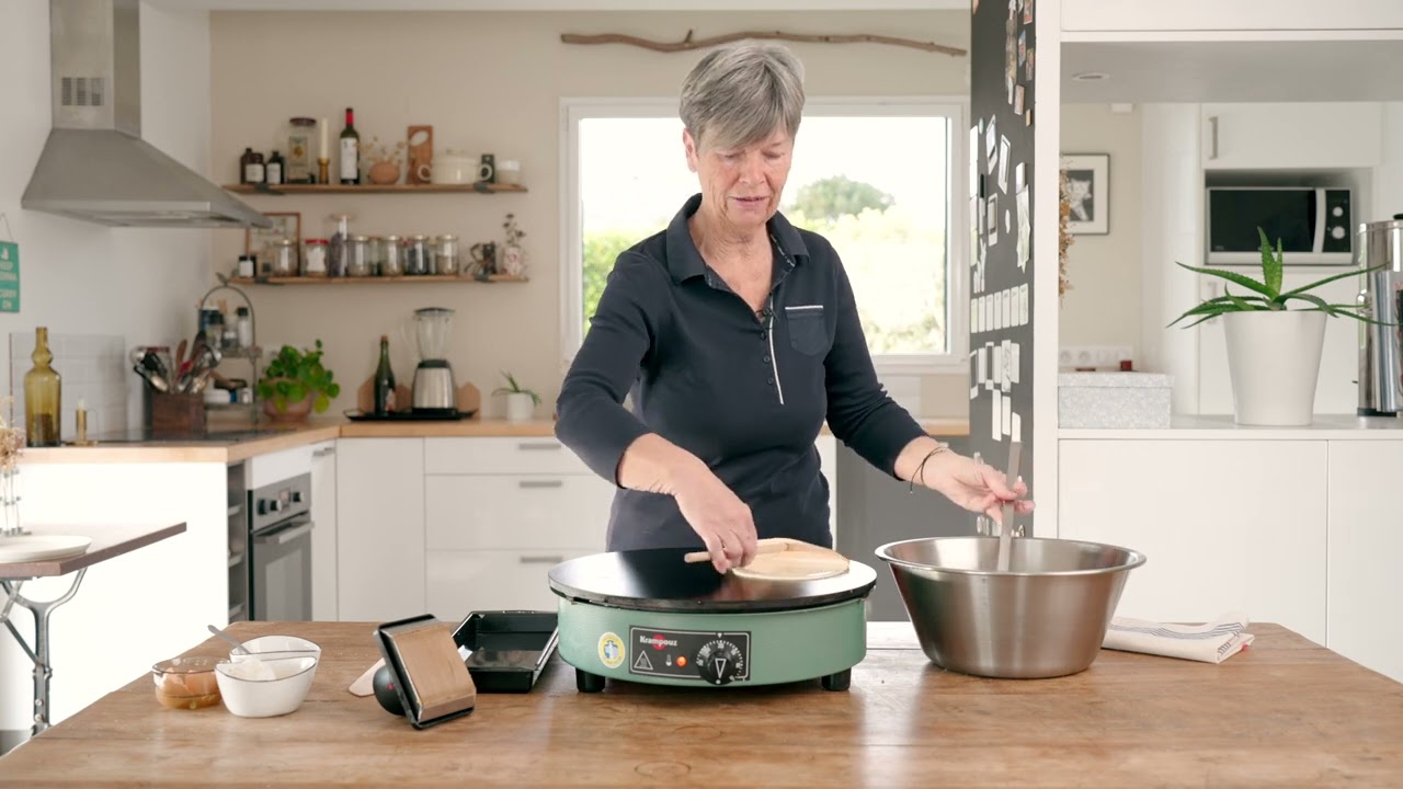 Comment tourner une crepe ? &mdash; Les Tutos de Mamie Mone, &Eacute;pisode 1