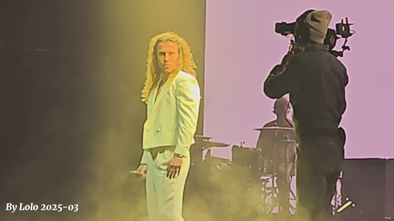 JULIEN DORE DEBUT DU CONCERT ET LE LAC GOLDEN TOUR GALAXIE AMNEVILLE 23-03-2025