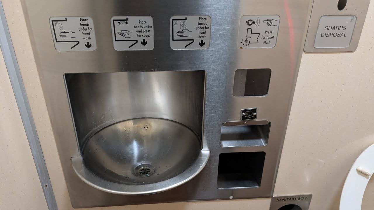 Danfo Combi @ Bold Street Public Toilets in Fleetwood (🚻 1/2)