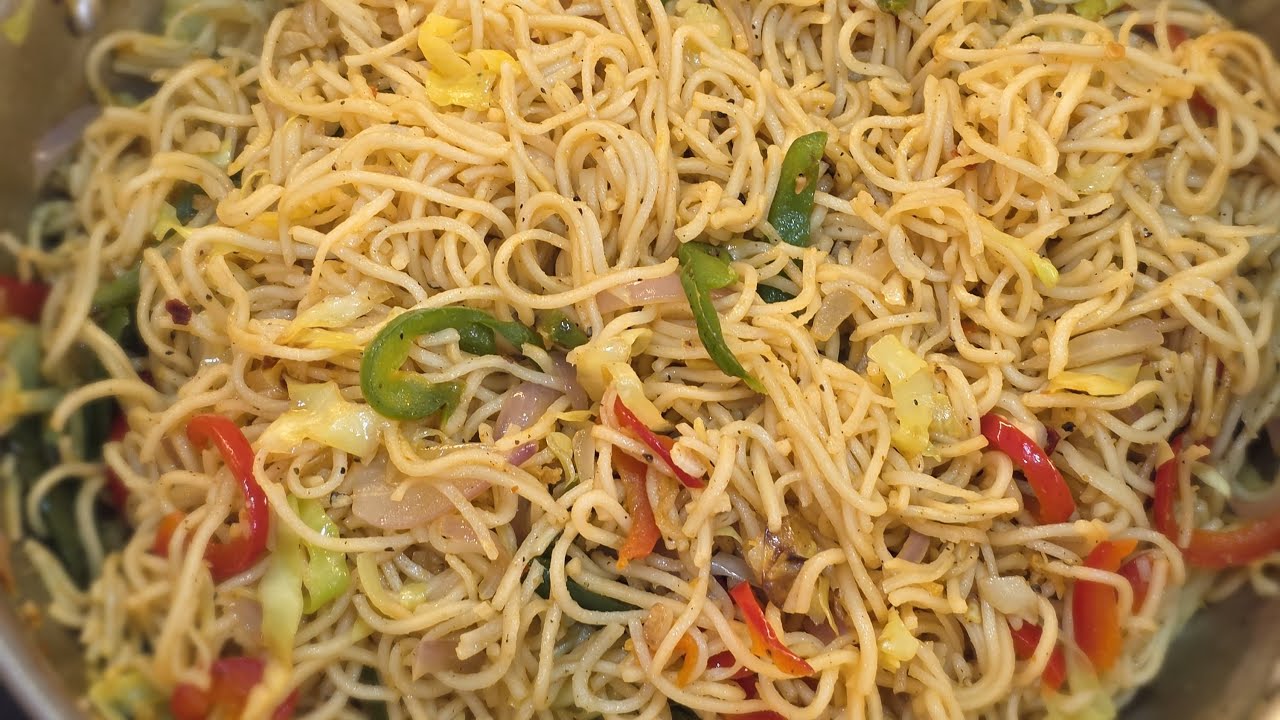 15 Minute Veg Hakka Noodles | Easy Street Style Noodles Recipe 🍜by rasoiwithsangeeta-saibeti
