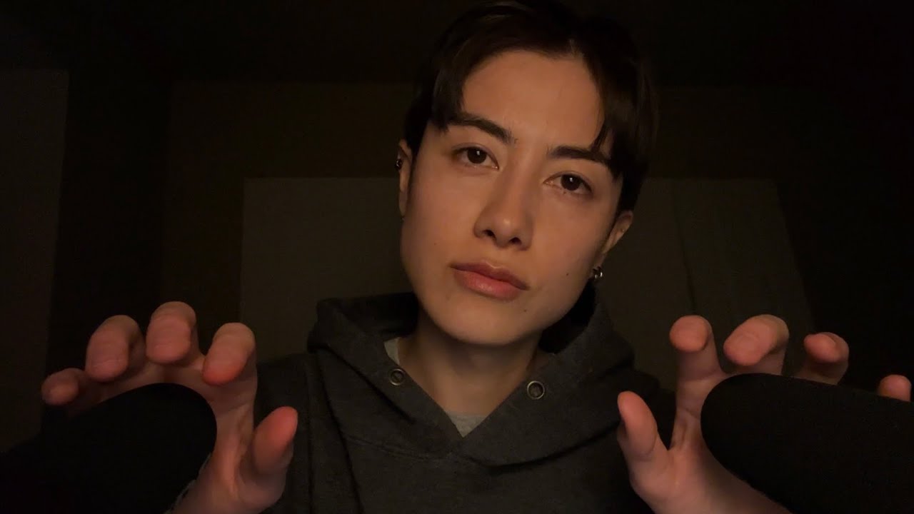 Wait for the mic touches... Anticipatory ASMR