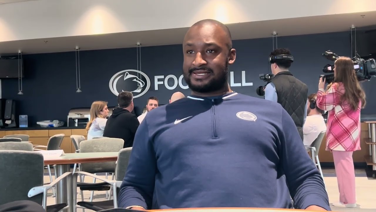 Тренер по бегущим игрокам команды Penn State Савон Хаггинс о полученных уроках и многом другом из...