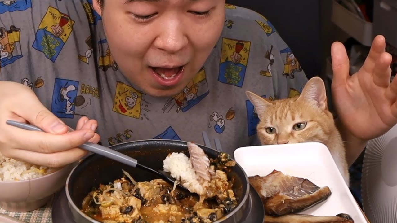눈치 보여서 밥을 못 먹겠네 우렁강된장 먹방