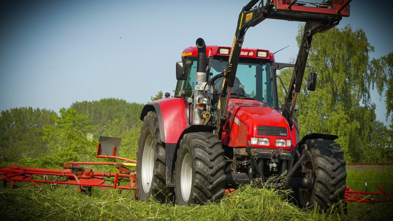 Heu wenden mit einem Case CS 130 und Lely Lotus 770 | Heuernte 2023 | 1. Schnitt