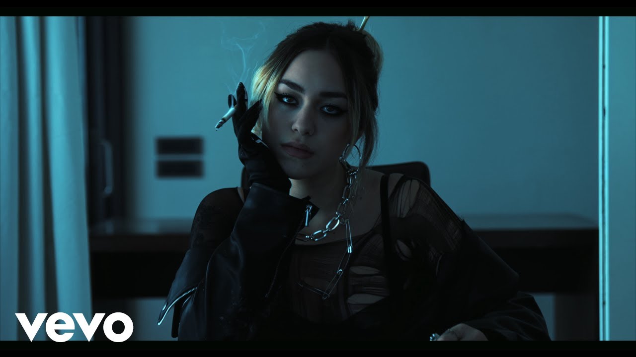 Shari - FOLLIA - prod. Salmo (Official Video)