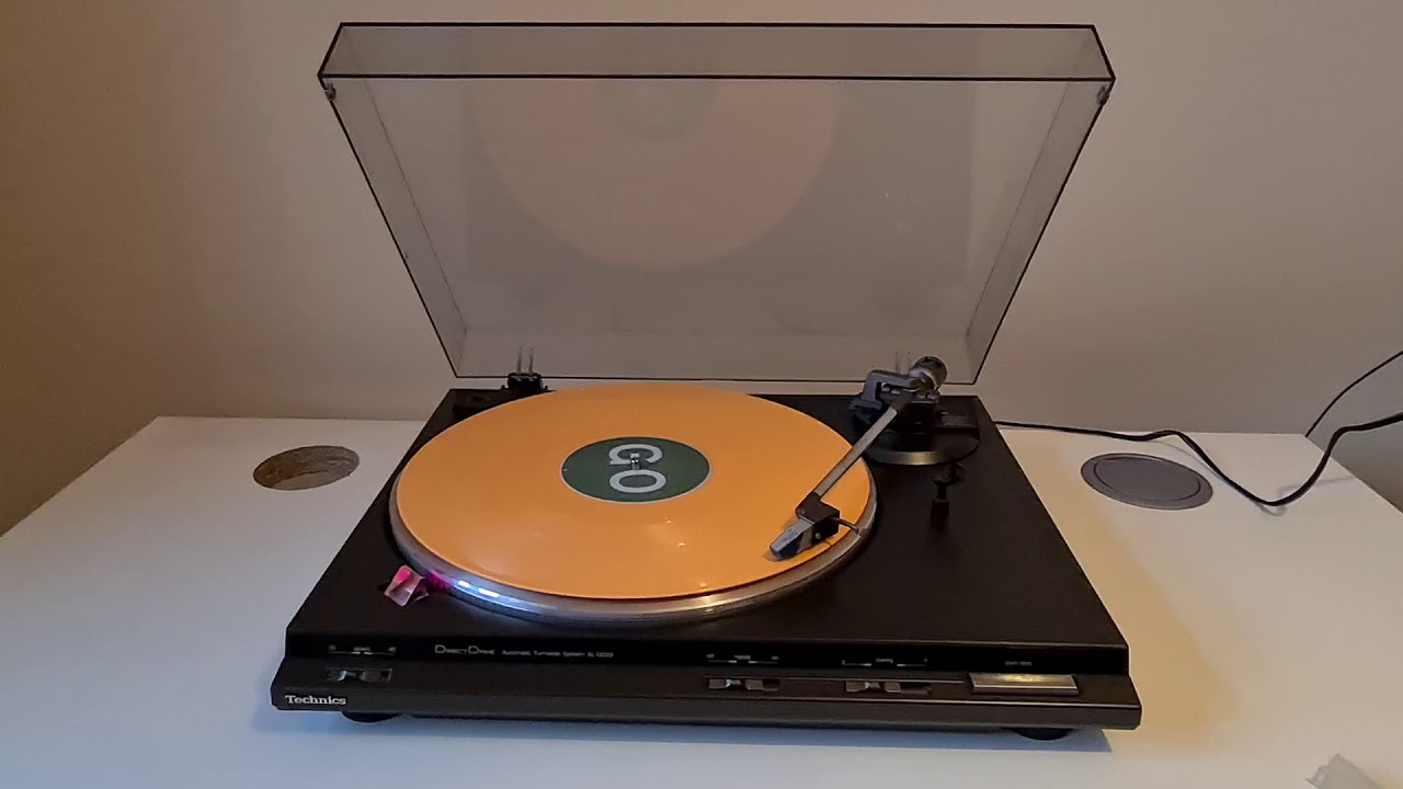 Technics Direct Drive Automatic Turntable SL-DD33 Demonstration