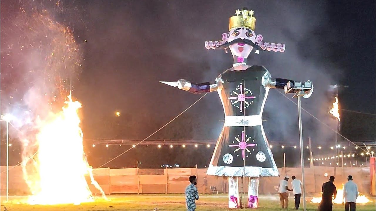 Burning Ravana Dussehra 2021 | रावण कुंभकरण और मेघनाथ पुतला दहन | Lal Kile Ki Ram leela |