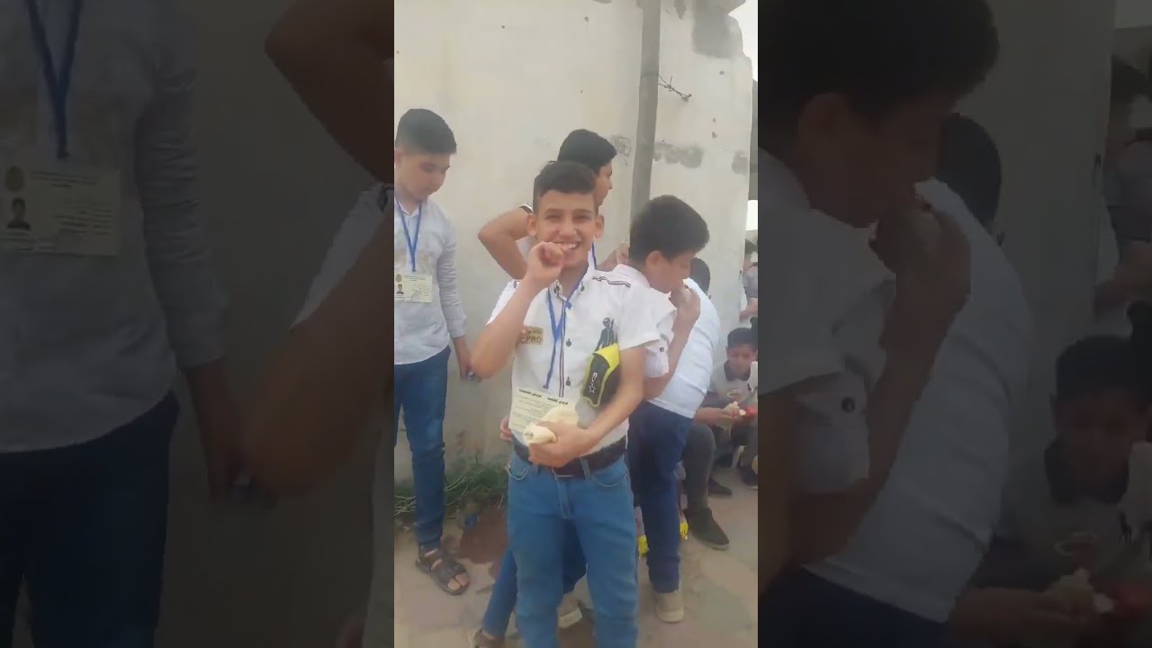 مواطن من واسط قضاء الحي ينظم وجبة إفطار صباحية لتلاميذه بعد اجراء مراجعة سريعة لمادتهم الدراسية