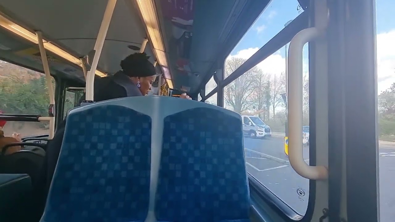 *Savage Kickdowns* Arriva London VDL DB300 Wright Gemini 2 on Tram Replacement 