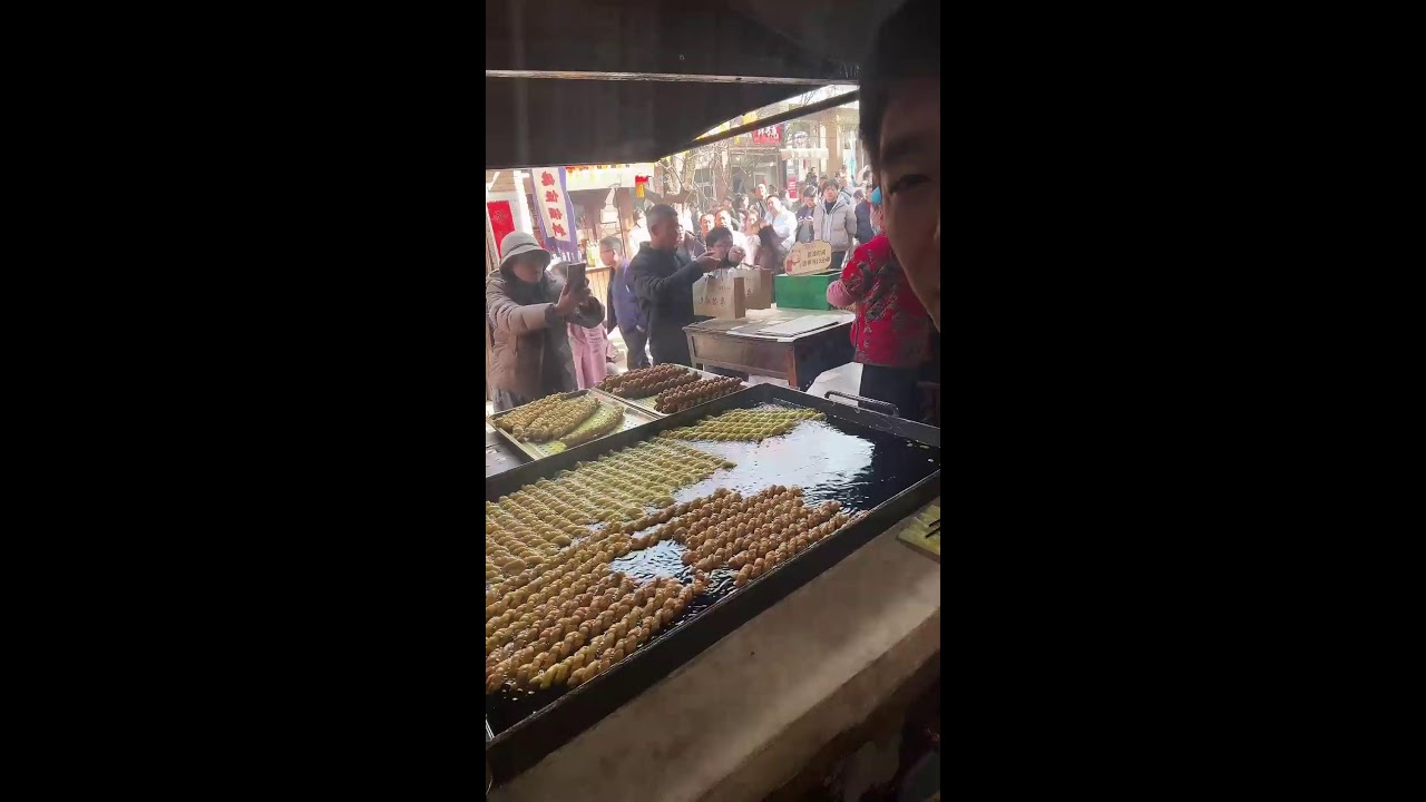 Magical Chinese street food 神奇的中国街头美食  不思議な中国の街グルメ