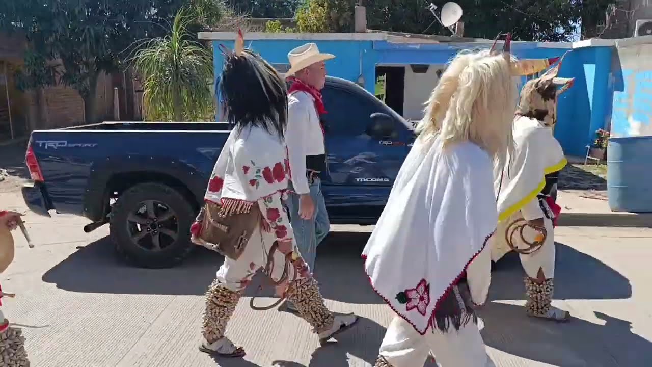 Коррида в Сан-Мигеле, четвертая пятница месяца, посещение еврейских крестов, традиция коренных жи...