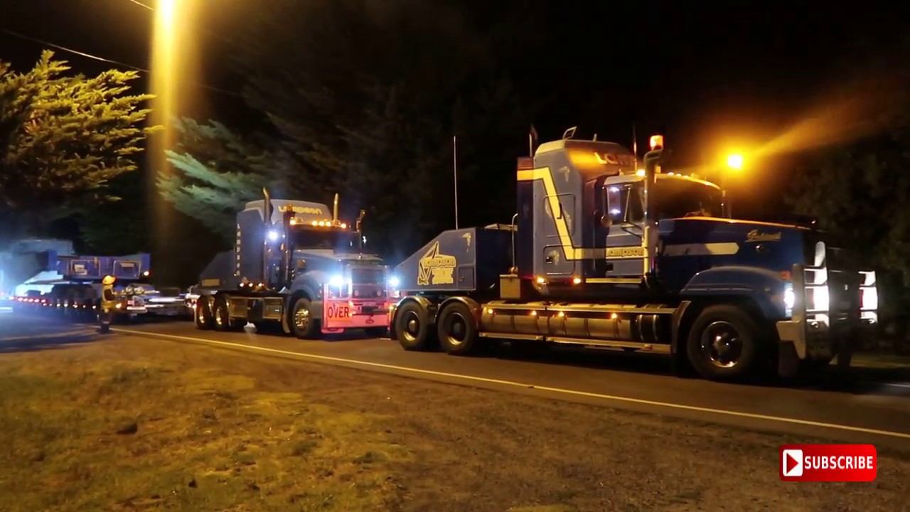 'Superload 663 tonne', largest seen on Victorian Road.