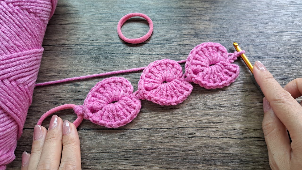 So Cute!!💯👌 DIY crochet baby headband with hair elastic 💗🌼🌸🌻